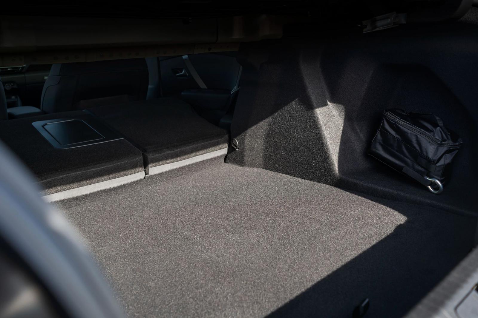 Πρεμιέρα για τα νέα Citroen e-C4 X και C4 X 